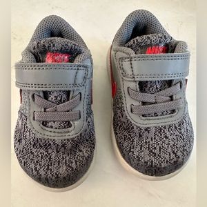 Nike flex contact sneaker